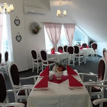 Lapas U Hoffera 3*