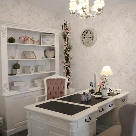 Lapas U Hoffera بيت ضيافة نيترا